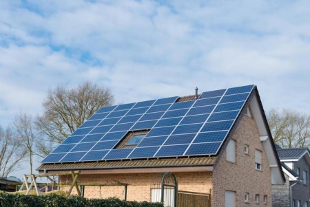 Pourquoi choisir des panneaux solaires à Rochecorbon pour votre maison ?